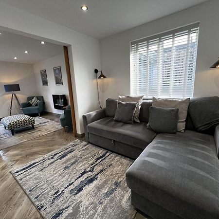 Stylish Modern Home With Parking Enclosed Garden Holyhead Dış mekan fotoğraf
