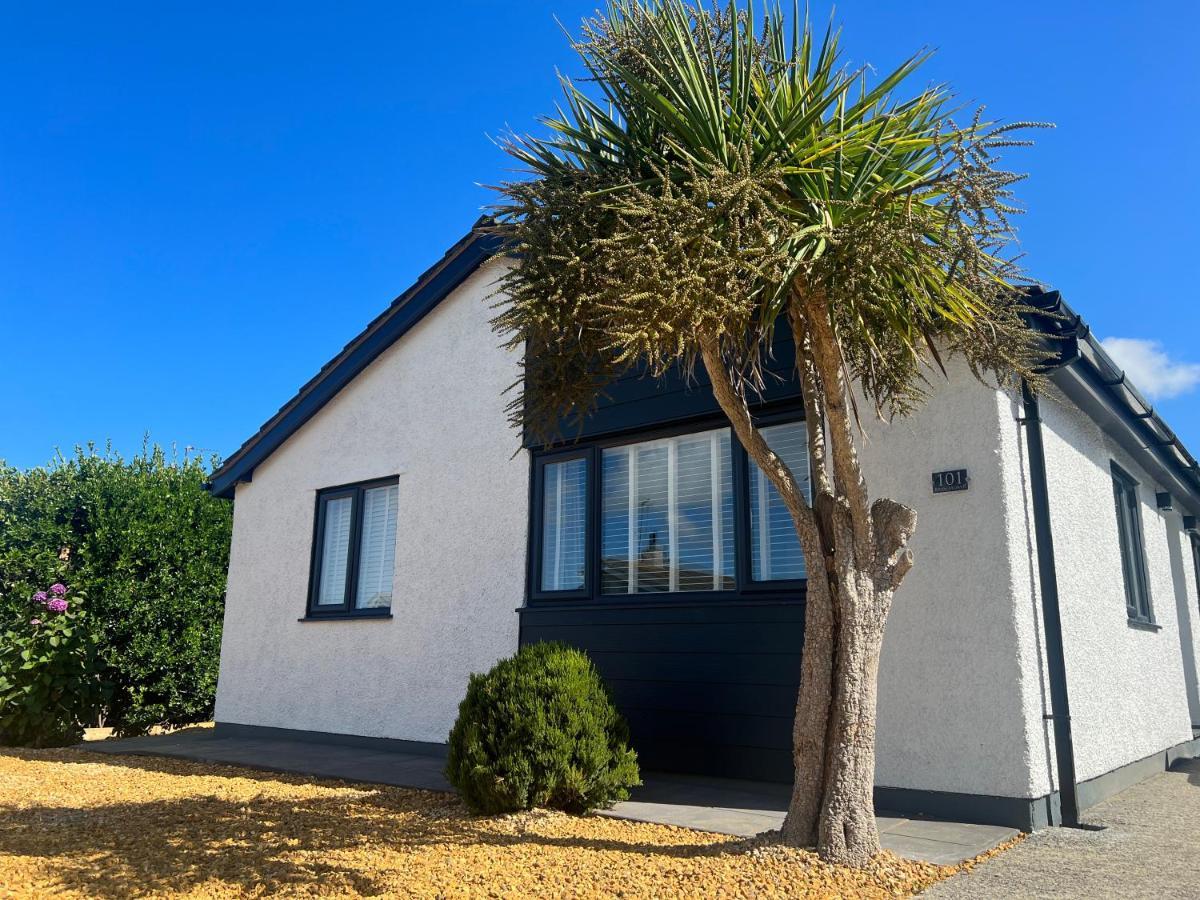 Stylish Modern Home With Parking Enclosed Garden Holyhead Dış mekan fotoğraf