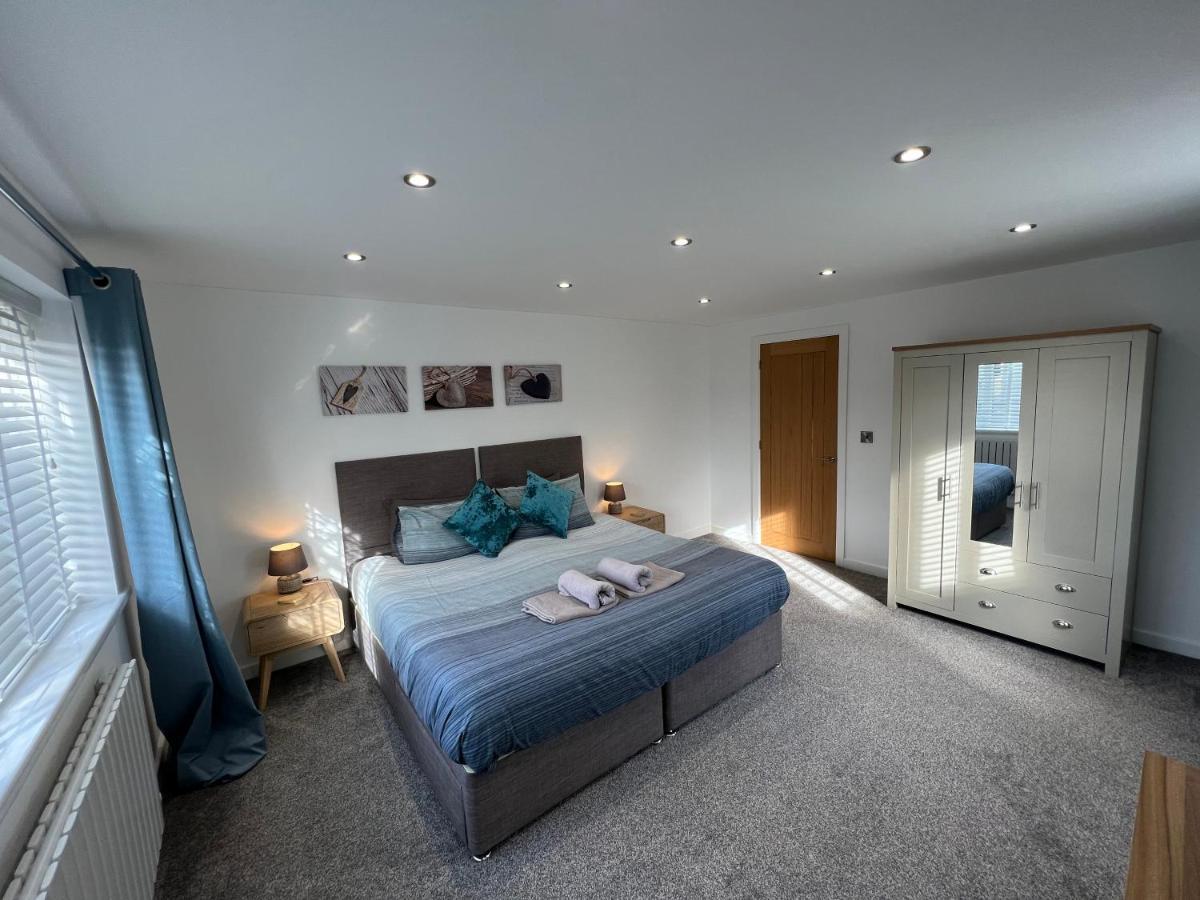 Stylish Modern Home With Parking Enclosed Garden Holyhead Dış mekan fotoğraf