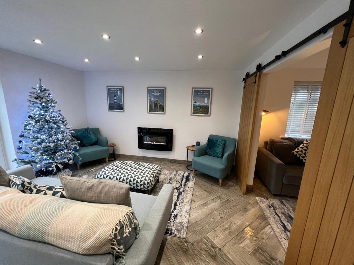 Stylish Modern Home With Parking Enclosed Garden Holyhead Dış mekan fotoğraf