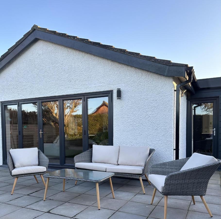 Stylish Modern Home With Parking Enclosed Garden Holyhead Dış mekan fotoğraf