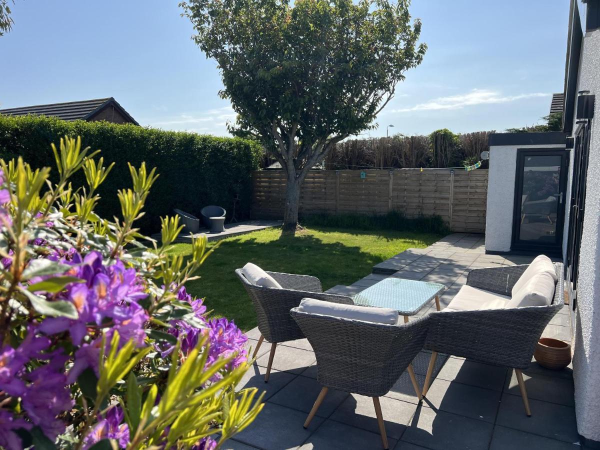 Stylish Modern Home With Parking Enclosed Garden Holyhead Dış mekan fotoğraf