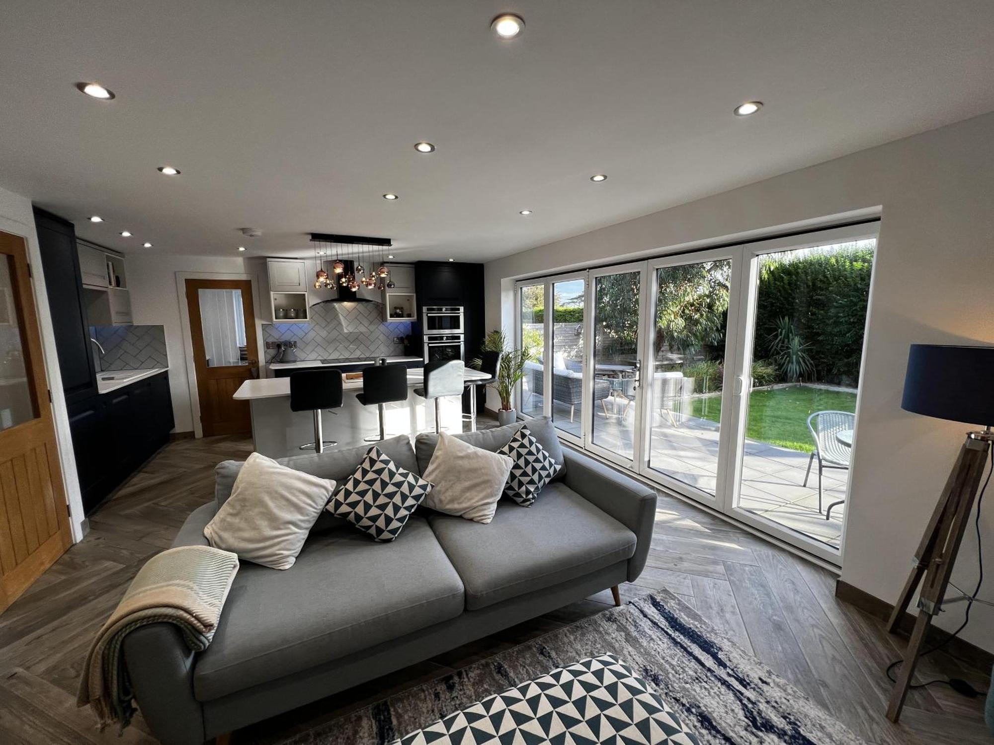 Stylish Modern Home With Parking Enclosed Garden Holyhead Dış mekan fotoğraf
